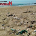 Wakacje nad morzem. Sprawdź, co robić, by nie zmieniać plaż w śmietniska