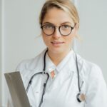 Konsultacja lekarska online – poznaj zalety wizyty u lekarza bez wychodzenia z domu