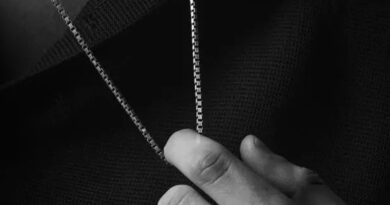 Srebrne łańcuszki męskie pancerka – ponadczasowy styl i męska elegancja Srebrne łańcuszki męskie pancerka – ponadczasowy styl i męska elegancja